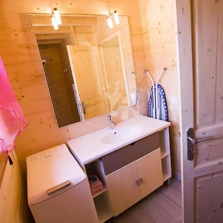 Des Noisettes Сasa de vacaciones Murol